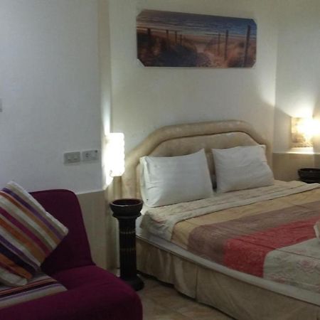 Jasmin Guest House Pattaya Exterior photo