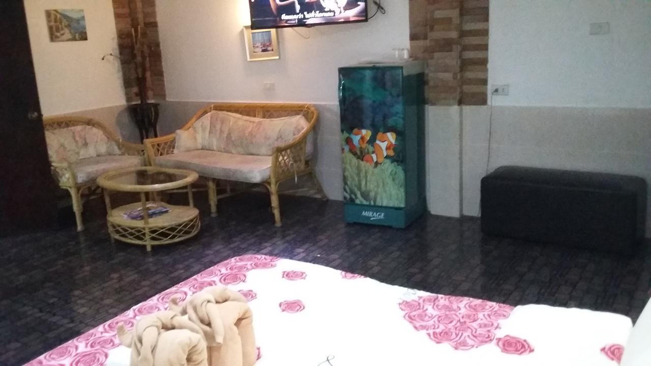 Jasmin Guest House Pattaya Exterior photo